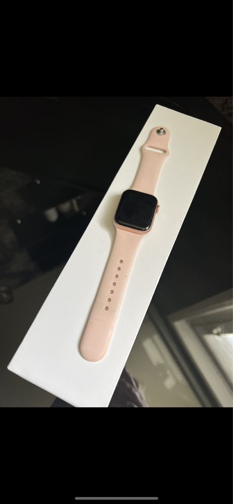 Часы Apple Watch серия  5