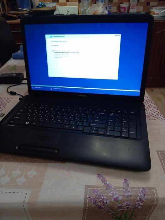 Ноутбук Toshiba 17 екран intel core i3 4ddr3/0ssd
