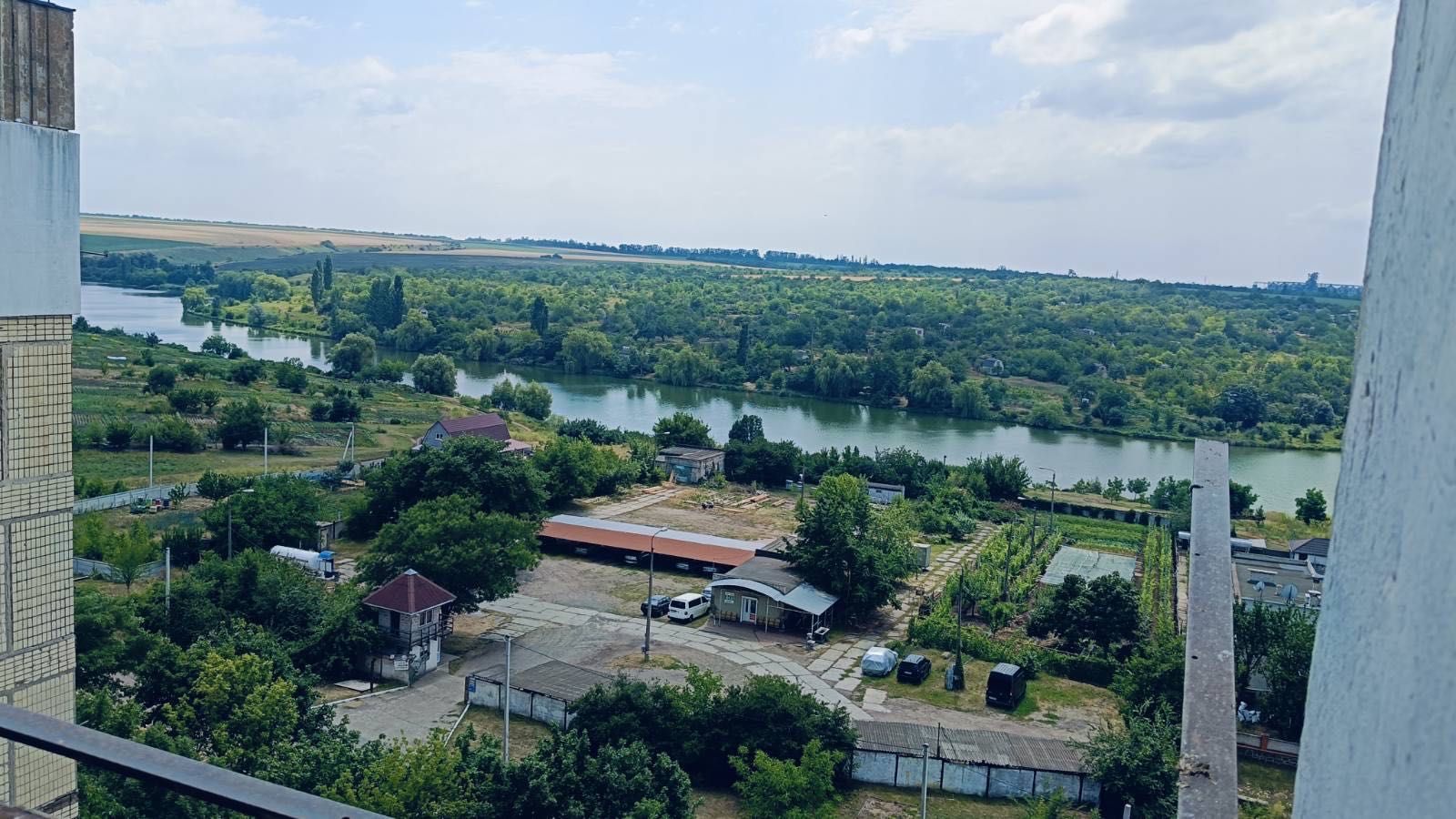 Продається двох кімнатна квартира в смоліно