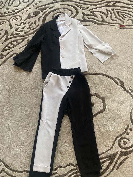 Стильний костюм для дівчинки