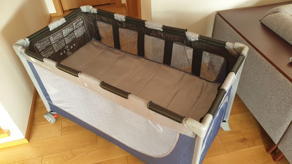 Łóżeczko KinderKraft Joy z siatką zmniejszjacą głębokość