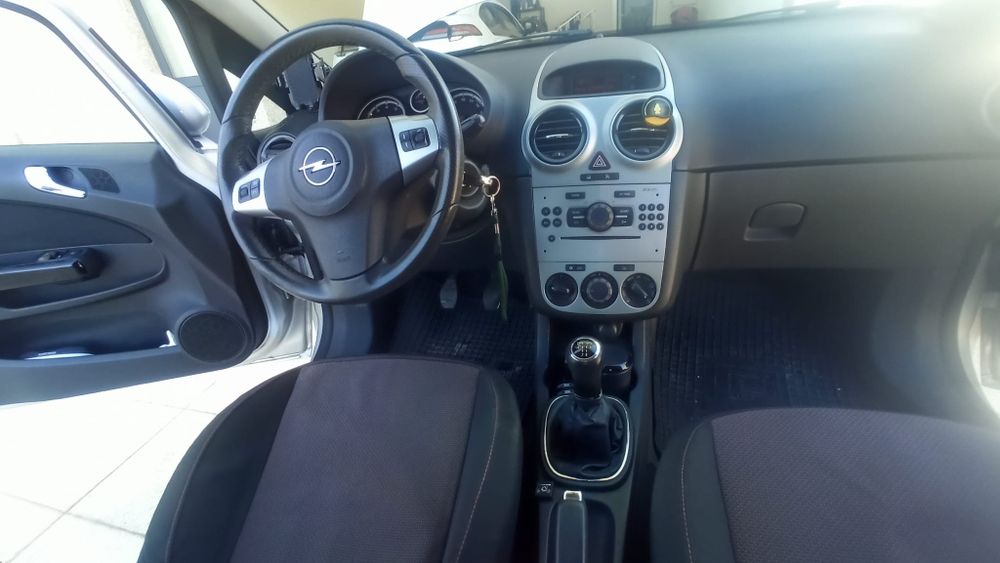 Opel Corsa D - com GPL