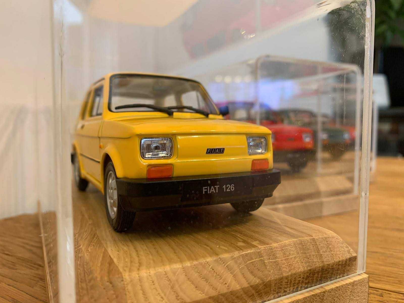 Model fiat 126p, skala 1:21, w gablocie
