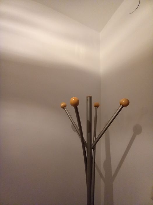 Wieszak stojący na ubrania