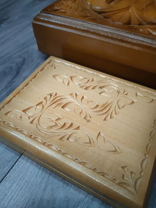 Деревянный комплект резные нарды 50х50 см. В новом состоянии