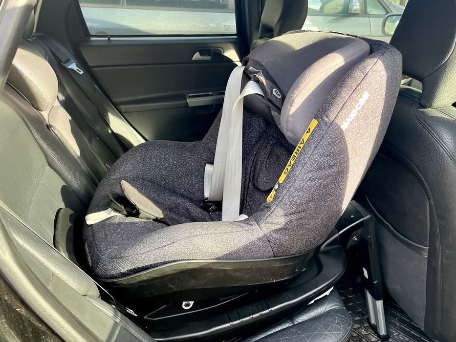 Fotelik MaxiCosi PearlPro + baza isofix FamilyFix2