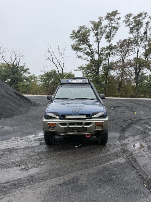 Рамный внедорожник Nissan Terrano II 2.7 TD Sport 4WD