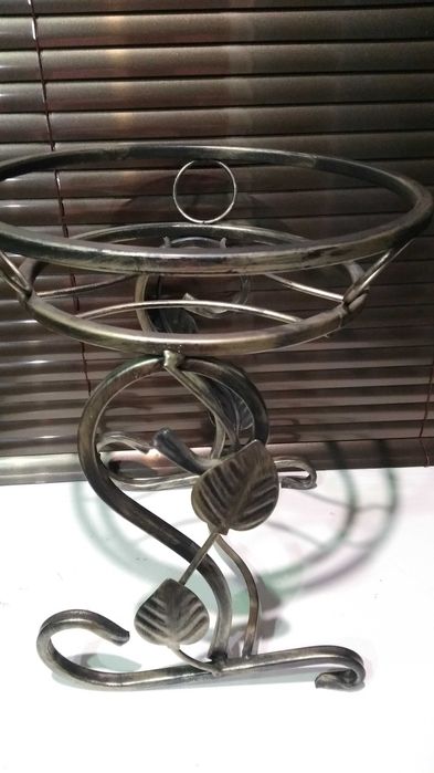 Продам подставки  для цветов.