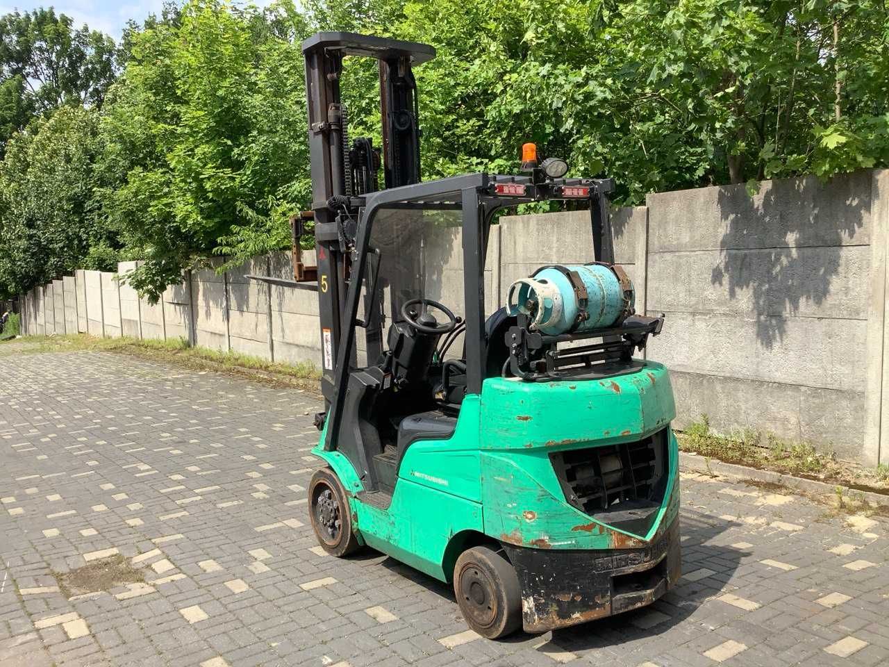 Gazowy wózek widłowy Mitsubishi FG25, triplex, 2012r.