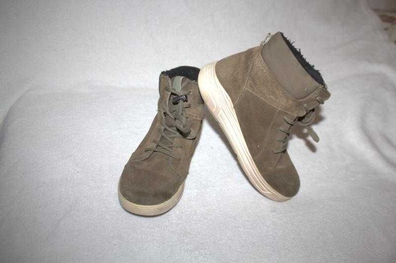 Чоботи фірми Ессо 36 розміру за устілкою 23 см.