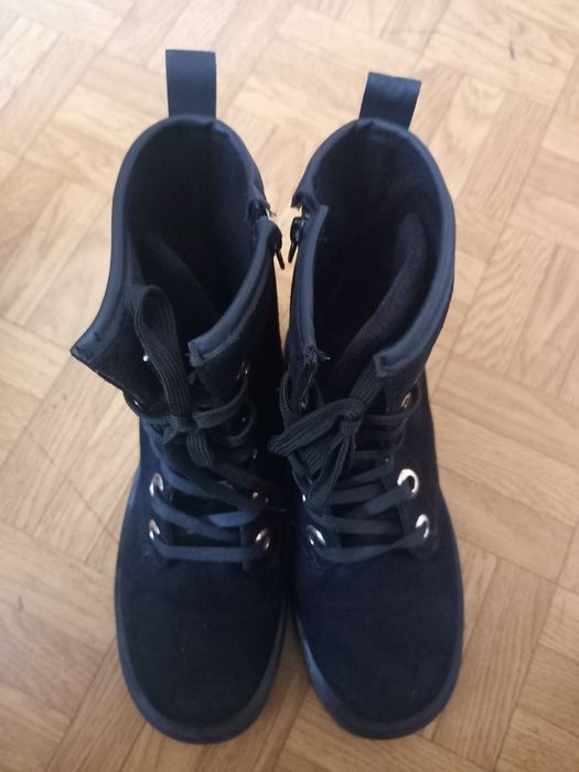 Zamszowe botki na trapezie, rozm. 40