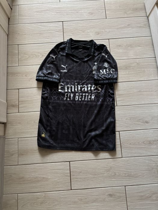 Футбольна форма Мілан