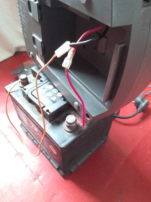 Продам безперебійник APC Back-UPS ES 525