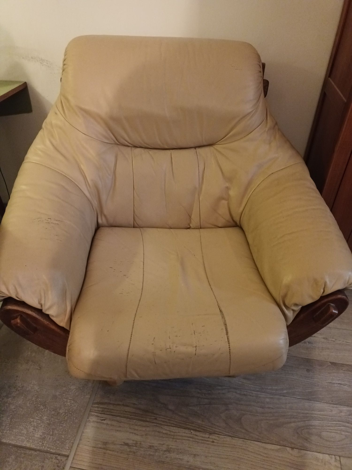 Fotel - skóra do renowacji
