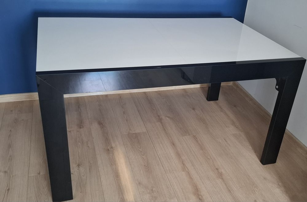 Stół biało czarny lakierowany 140x90 rozkładany do 240 cm.