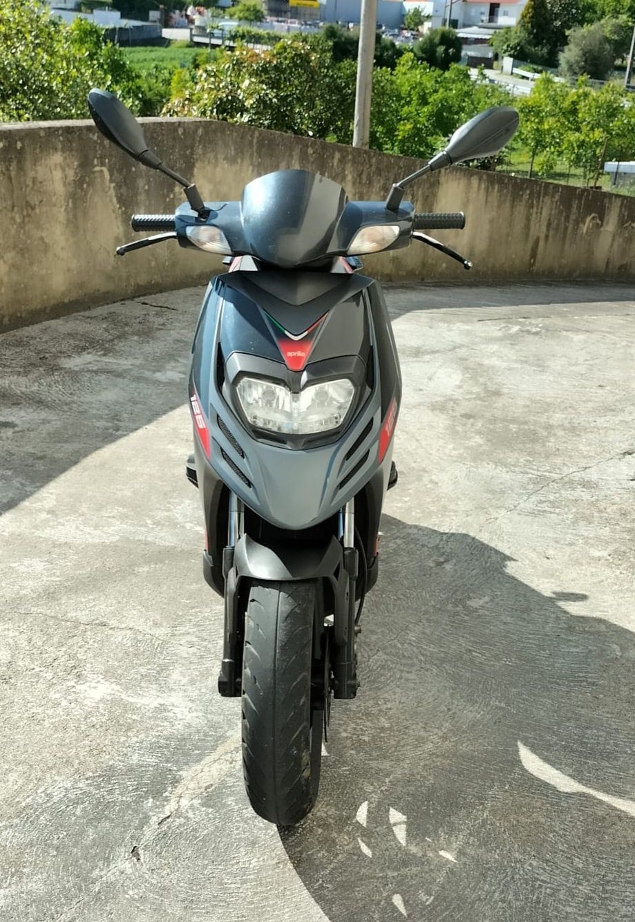 Vendo scooter aprilia sr 125 motard