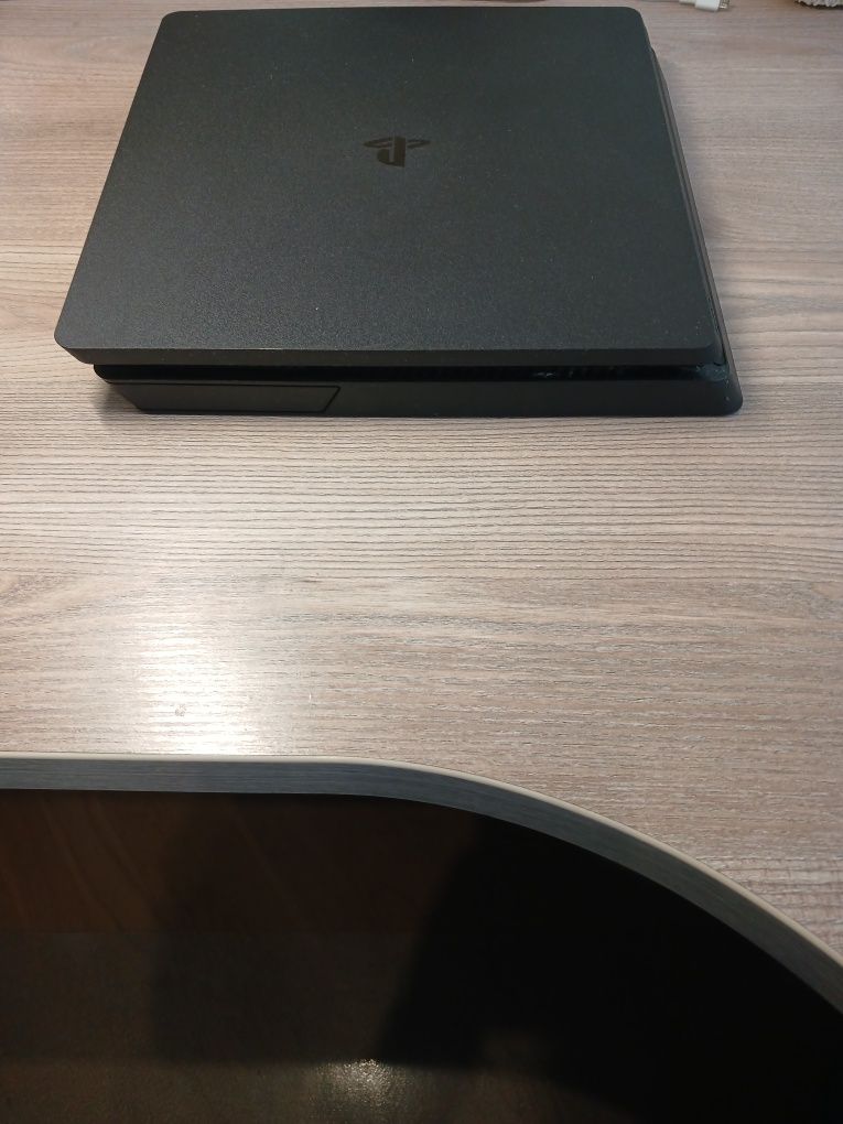 PS4 slim на 408 Gb+1 джойстик+безпровідні навушники+14 ігор