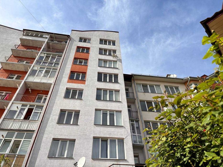 Найвигідніша пропозиція в центрі! Велика трикімнатна квартира!