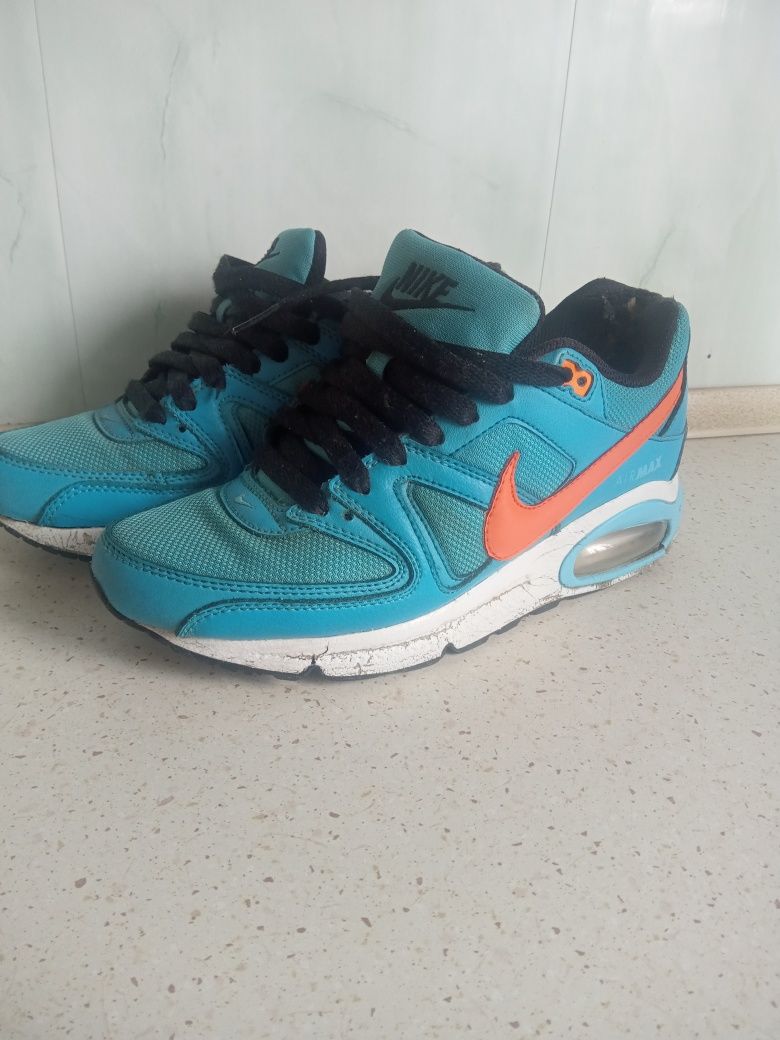 Uszkodzone buty Nike air max rozmiar 37.5