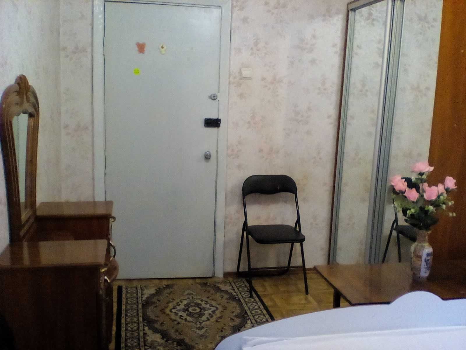 Сдам  КОМНАТУ  долгосрочно одной девушке возле Киевского рынка