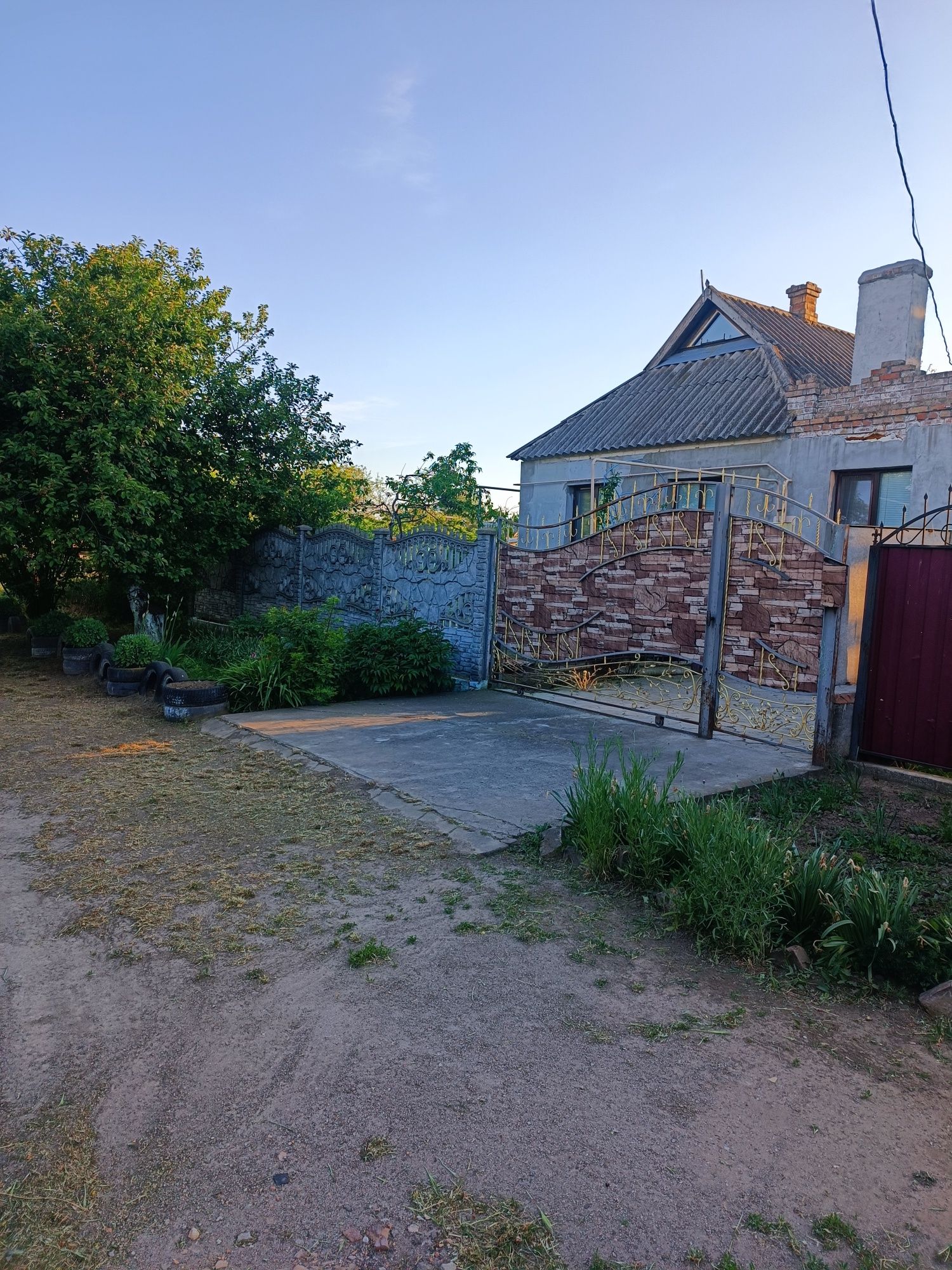 Дом в Марганце , пос. Новоселовка.