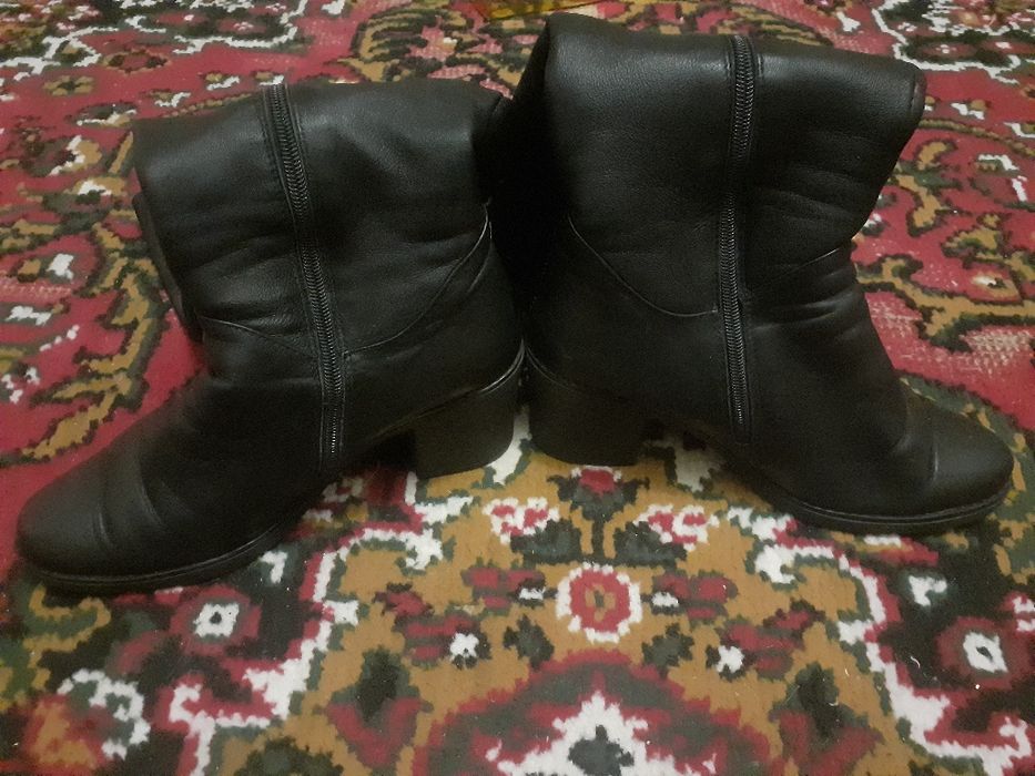Продам сапоги женскіе.