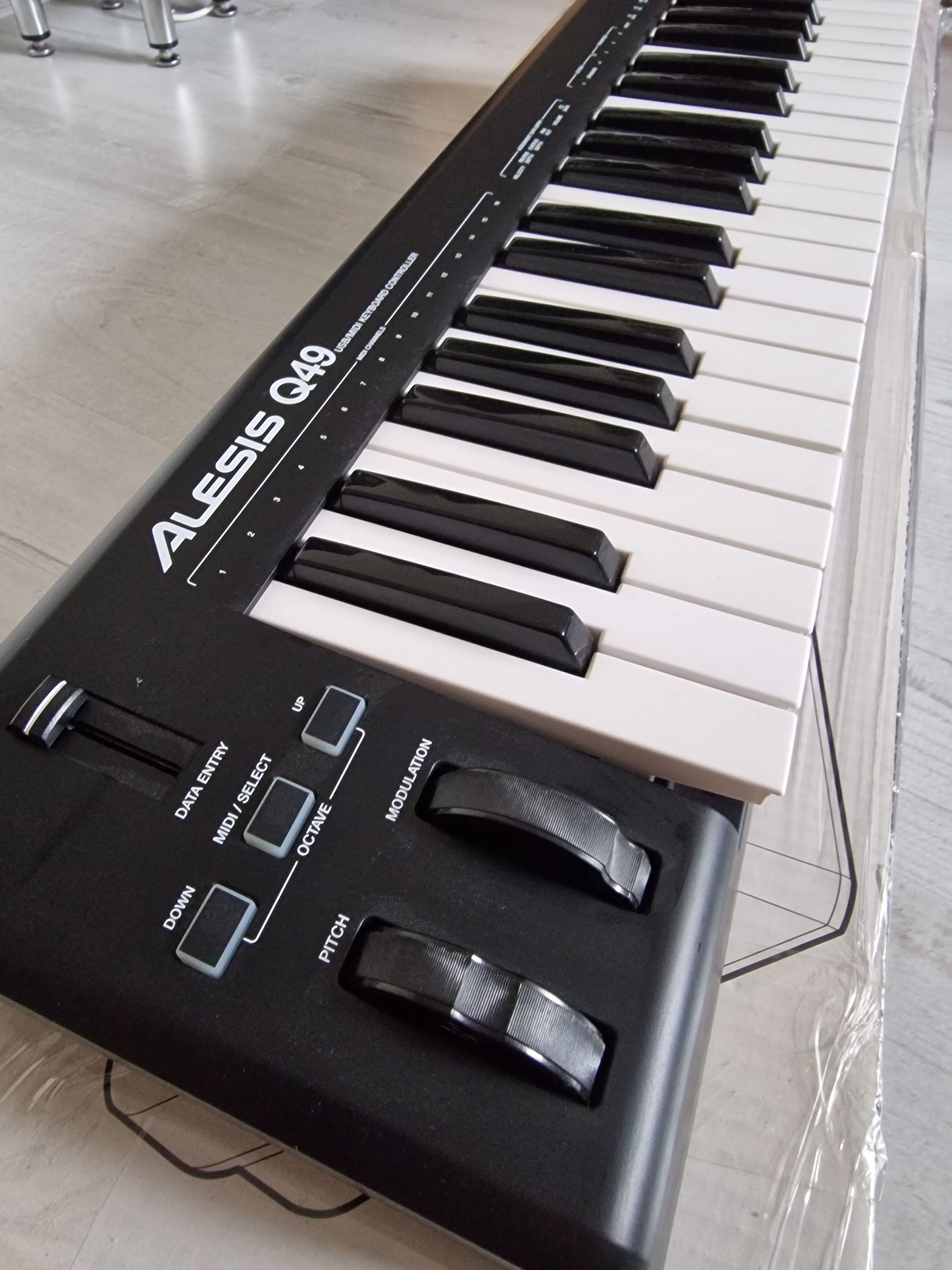 Alesis Q49 kontroler midi keyboard pianino