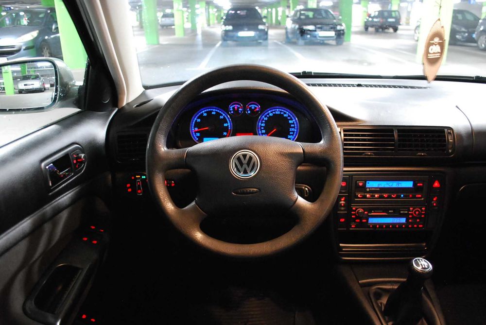 Volkswagen Passat 1.6 102KM 2002r.