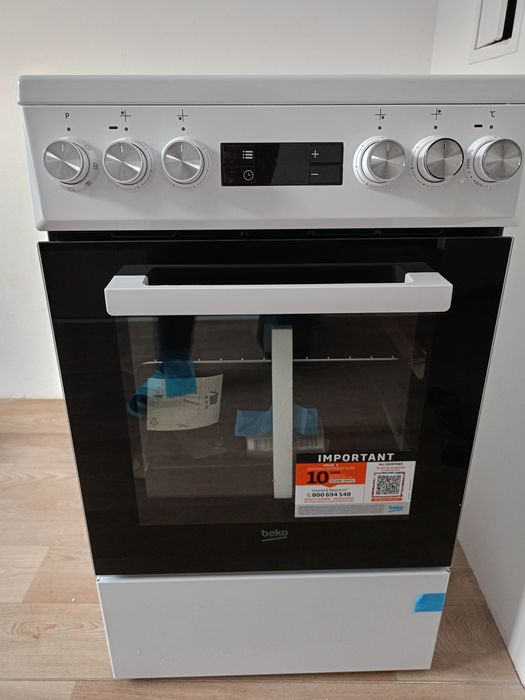 Sprzedam tanio nową kuchnie elektryczna wolnostojąca.