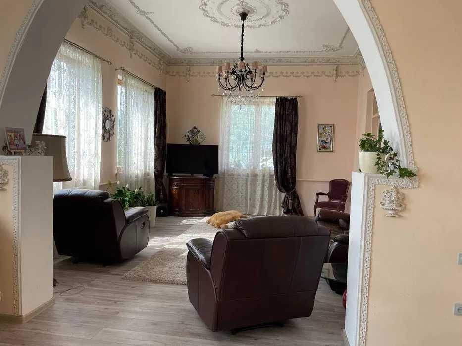 (13) Продам уютный и крепкий дом 300 кв. м