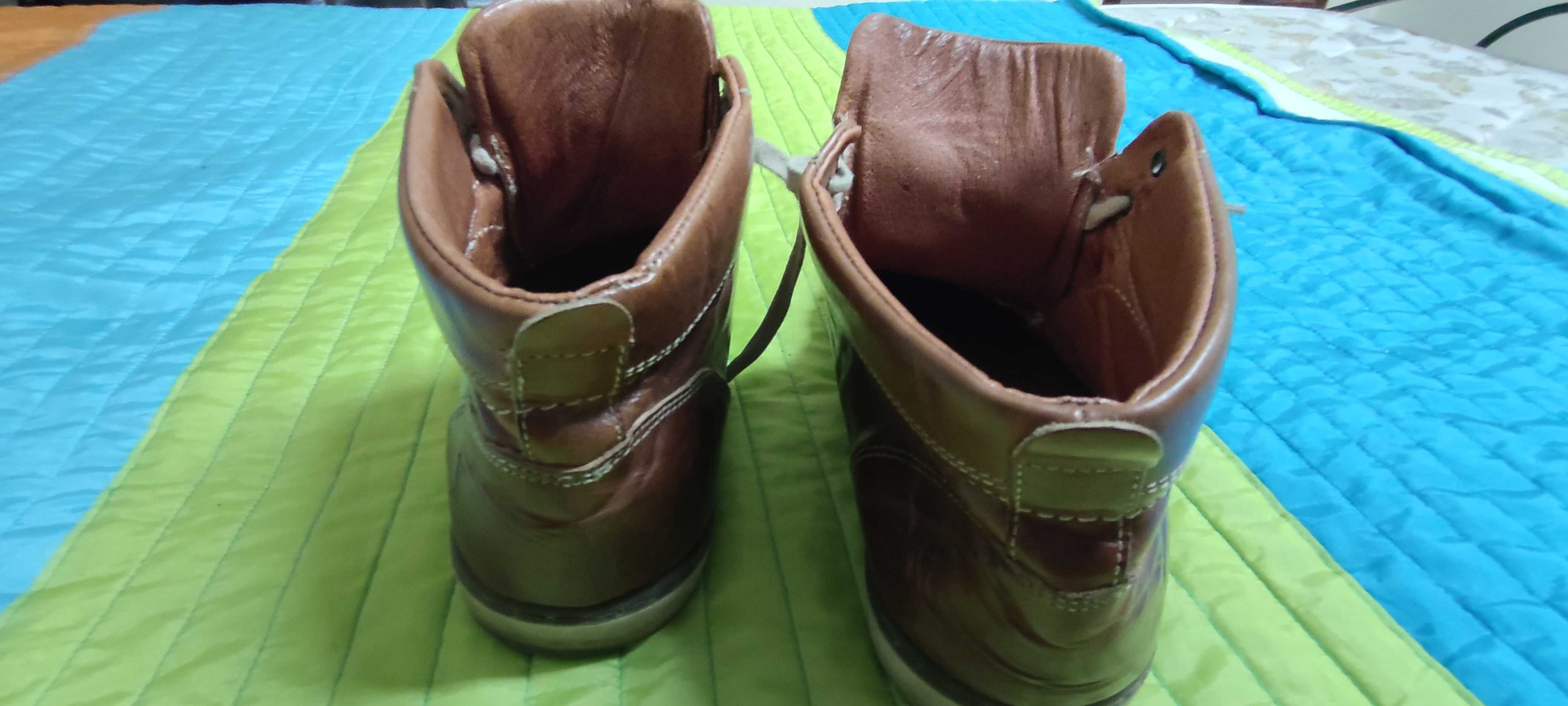 Botas 100% pele da Decénio tam. 44