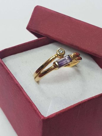 Złoty pierścionek z fioletowym oczkiem, złoto 333, rozm. 16