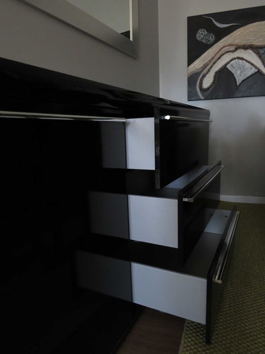 Aparador lacado Giestas Mobiliário - Negociável