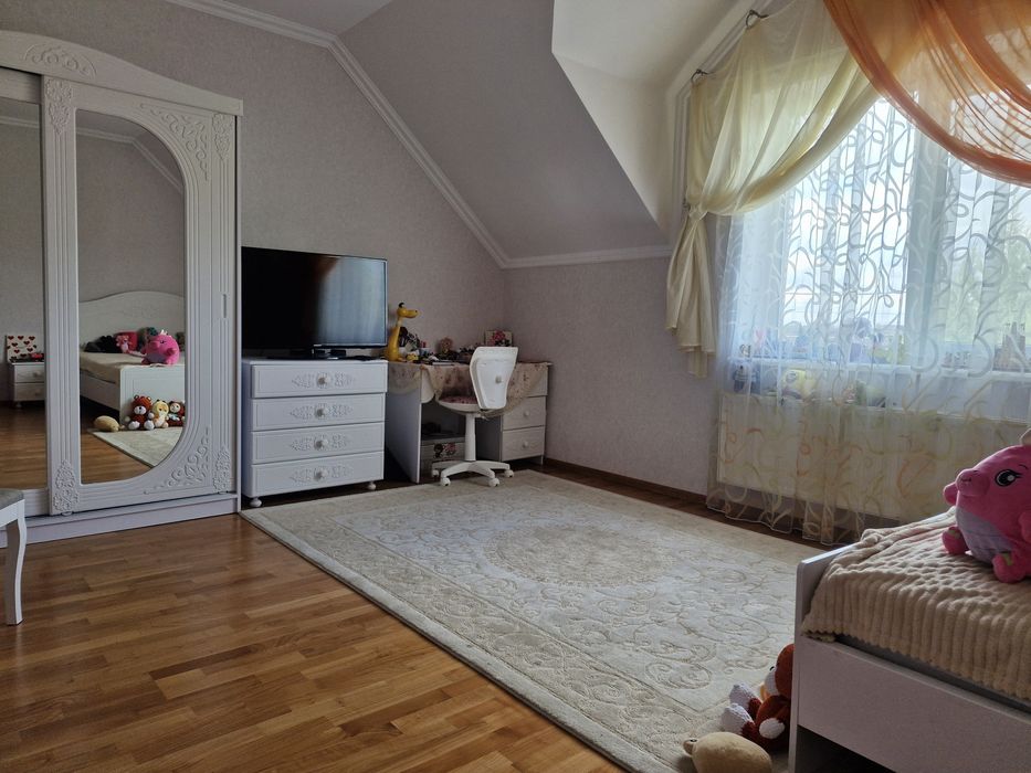 Двоповерховий дуплекс с сучасним капітальним ремонтом