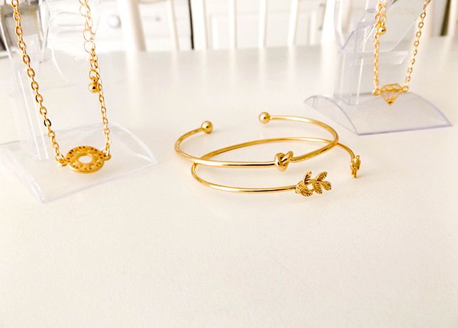 Pulseiras de mulher esbeltas