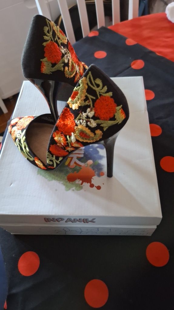 Sapatos muinto originais