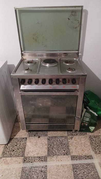 Eletrodomésticos (maquina de lavar, frigorifico, fogão industrial)