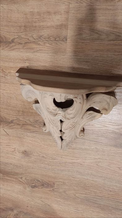 Ręcznie rzeźbiona półka konsolka