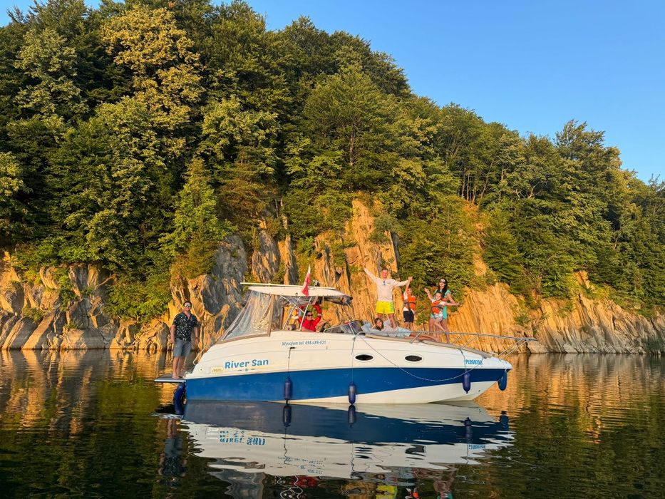 Jacht kabinowy elektryczny