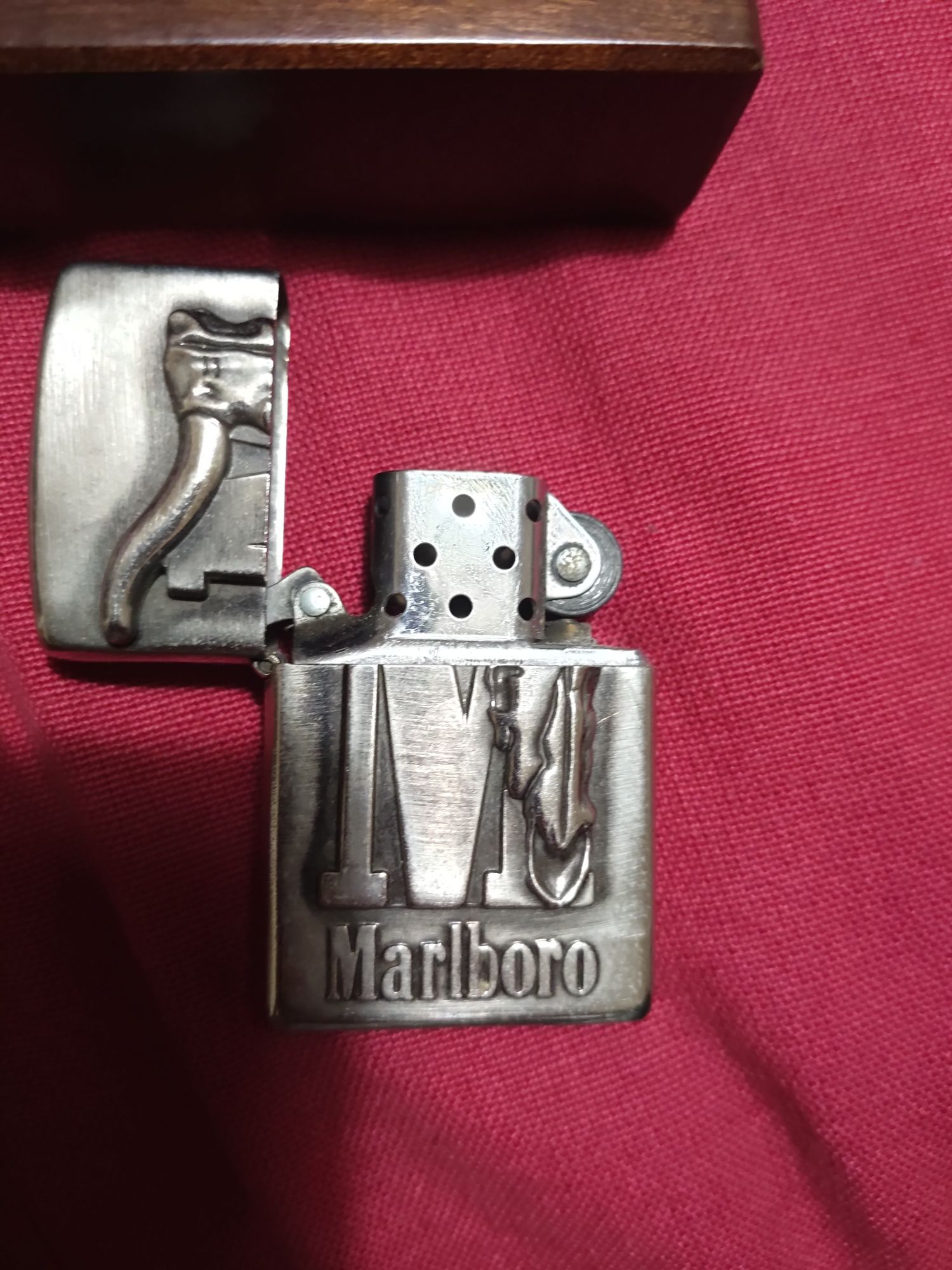 Isqueiro Zippo Marlboro