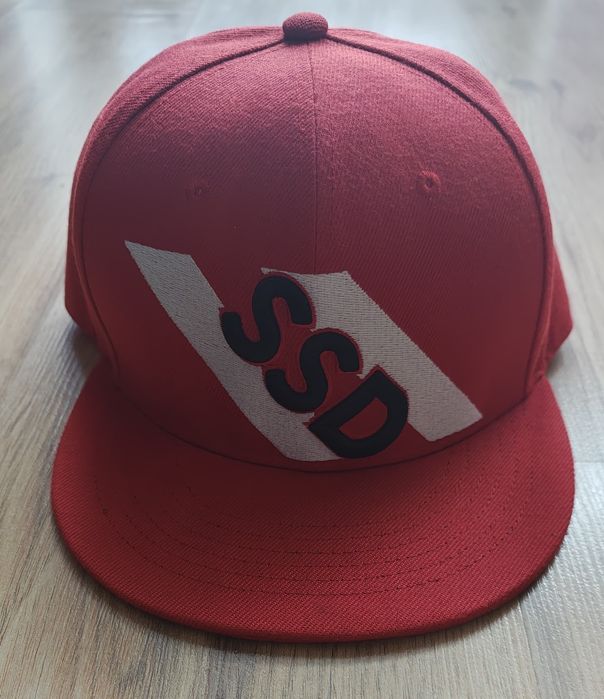 Czapka z daszkiem Snapback w kolorze czerwonym