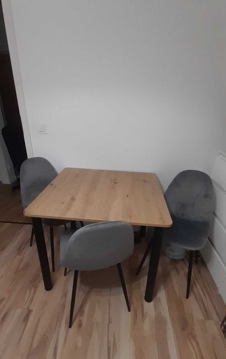 kuchnia jadalnia stół i krzesła