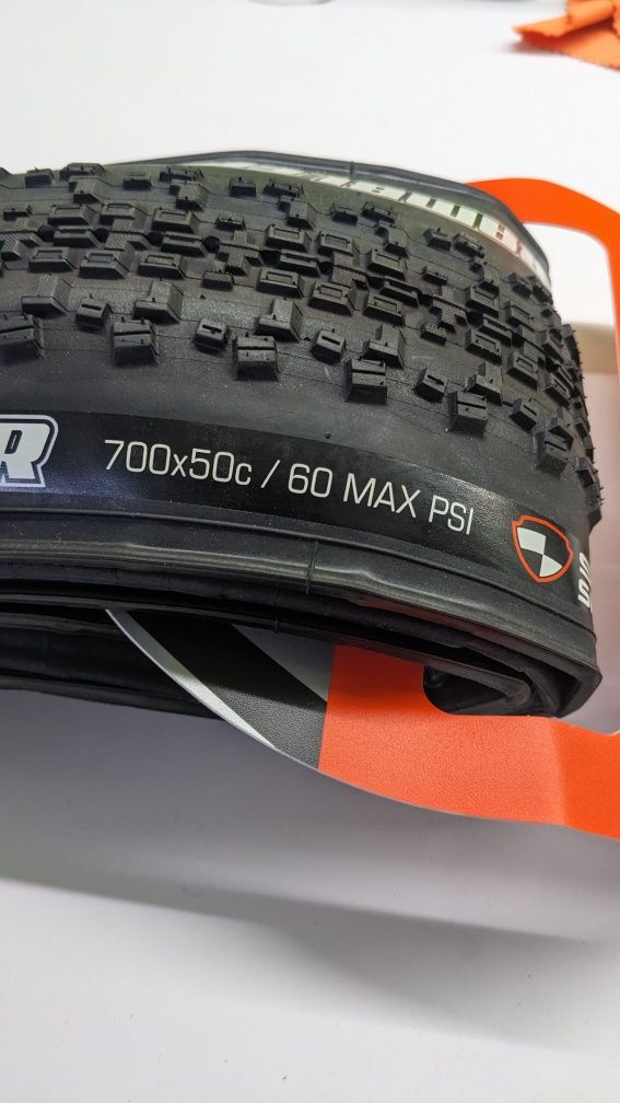 Opona Maxxis Rambler 700X50C 60TPI Silkshield TR zwijana