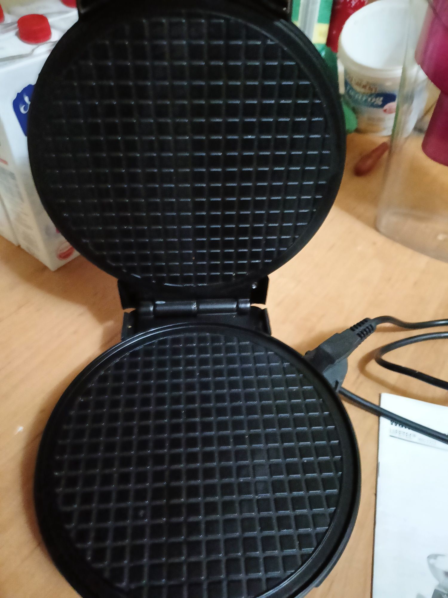 Waflownica, gofrownica, wypiekacz do wafli, rożków do lodów rurek 1200