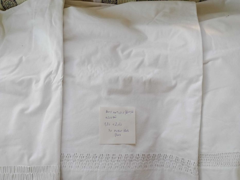 Toalha de cómoda muito antiga