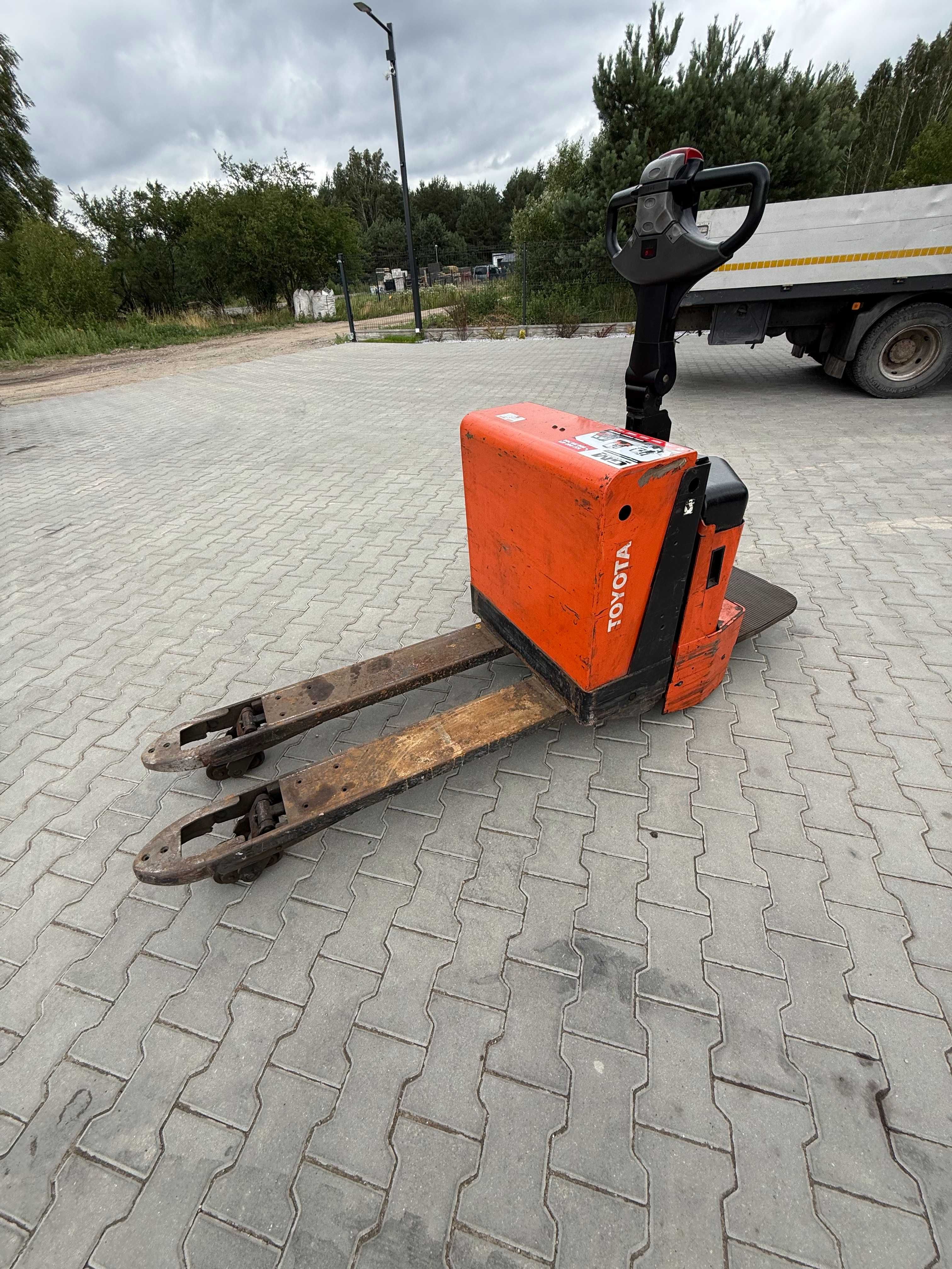 Wózek Paletowy Toyota 7PML20 z podestem 2000kg