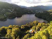 Terreno com 2.240m2 ² com vista deslumbrantes para o rio no Gerês