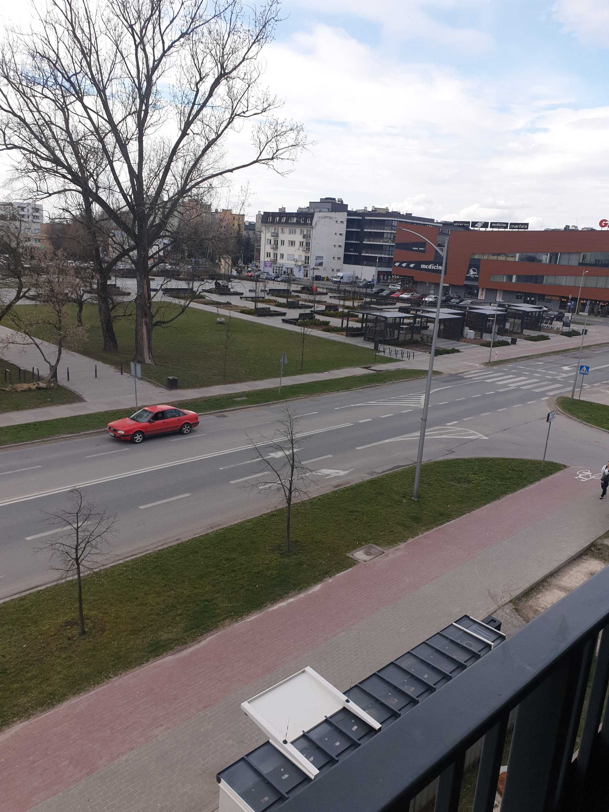 W apartamentowcu 50 m, centrum
