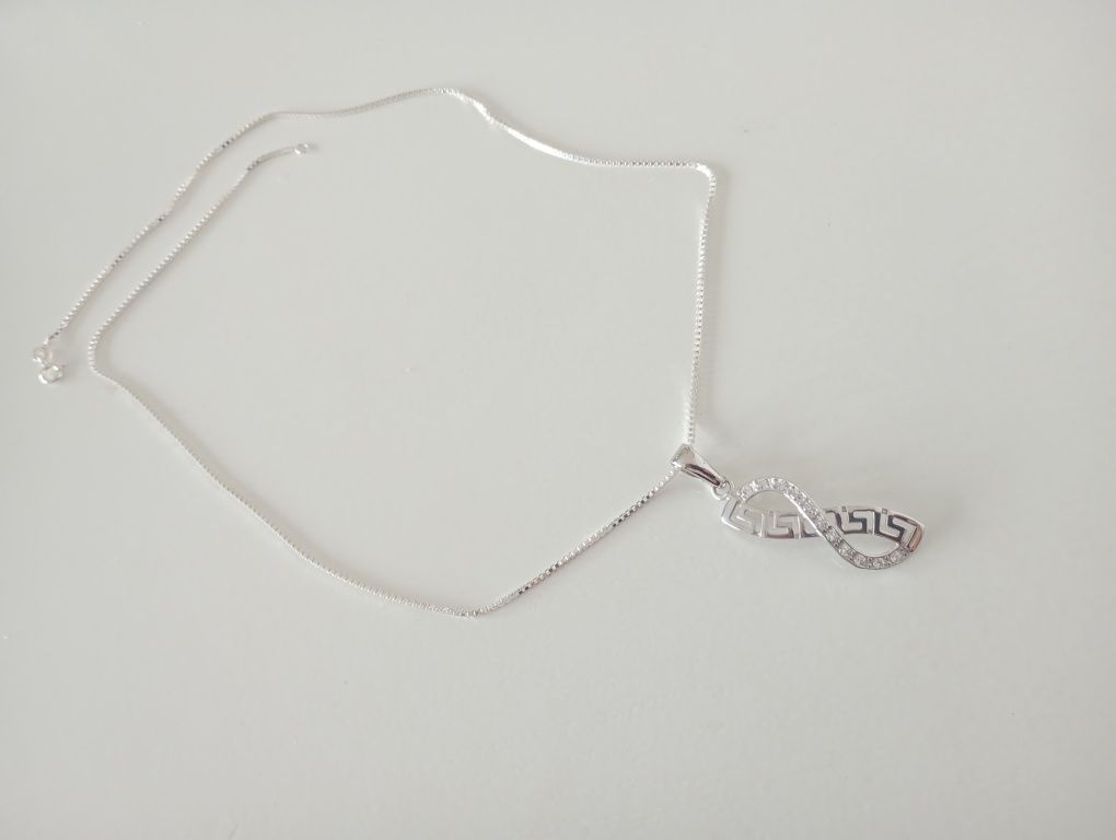 Naszyjnik srebrny - wisiorek z cyrkoniami + łańcuszek