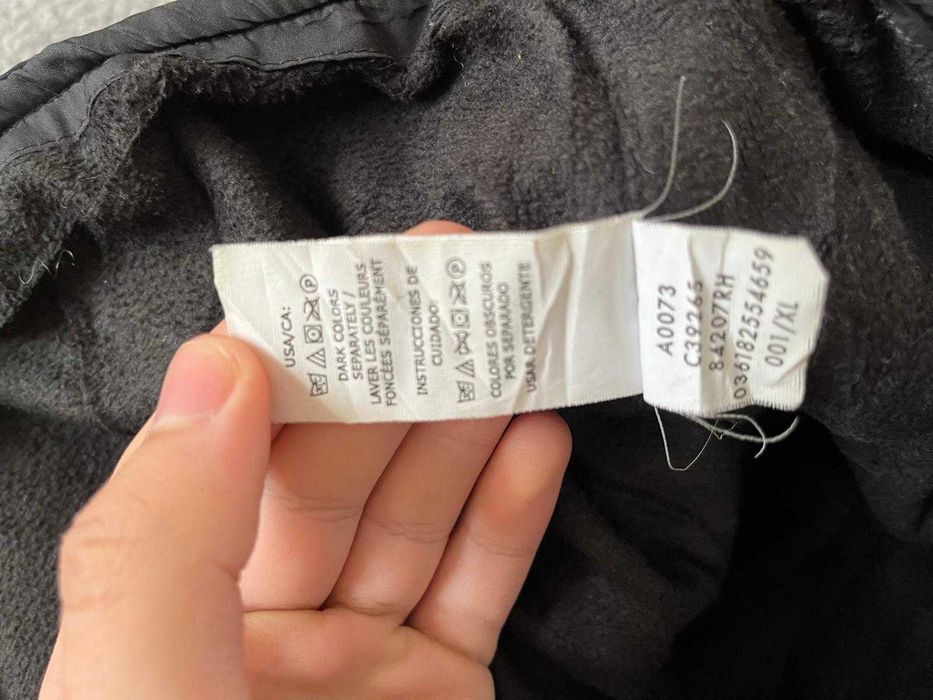 Casaco preto, Chaps.